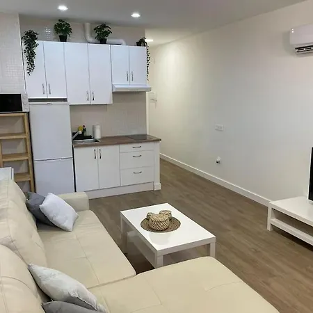 Precioso Estudio Recien Reformado Con Piscina. Torremolinos